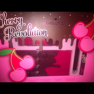 I Heart Revolution Chocolate Cherry Gift Set
